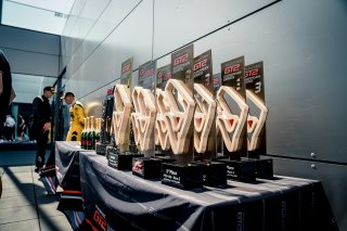 Winners Ceremony - Race 2 - 9 | Mackinger Photography