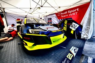 Paddock setup | Dirk Bogaerts/SRO