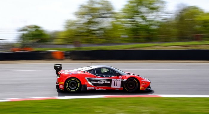 Broniszewski wins frantic Blancpain GT Sports Club Qualifying Race atBrands Hatch