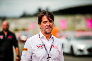 Grid Walk
 | SRO / TWENTY-ONE CREATION - Jules Benichou