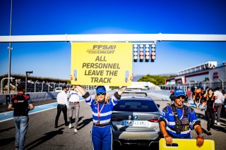 Ambiance, Grid Walk
 | &copy;&nbsp;SRO - TWENTY-ONE CREATION | Jules Benichou
