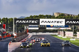 Race 2, Start
 | &copy; SRO / Patrick Hecq Photography