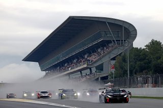 Start of Race 1 - #87 - Akkodis ASP - Gilles VANNELET - Jean-Luc BEAUBELIQUE - Mercedes-AMG GT2 leads | SRO/JEP