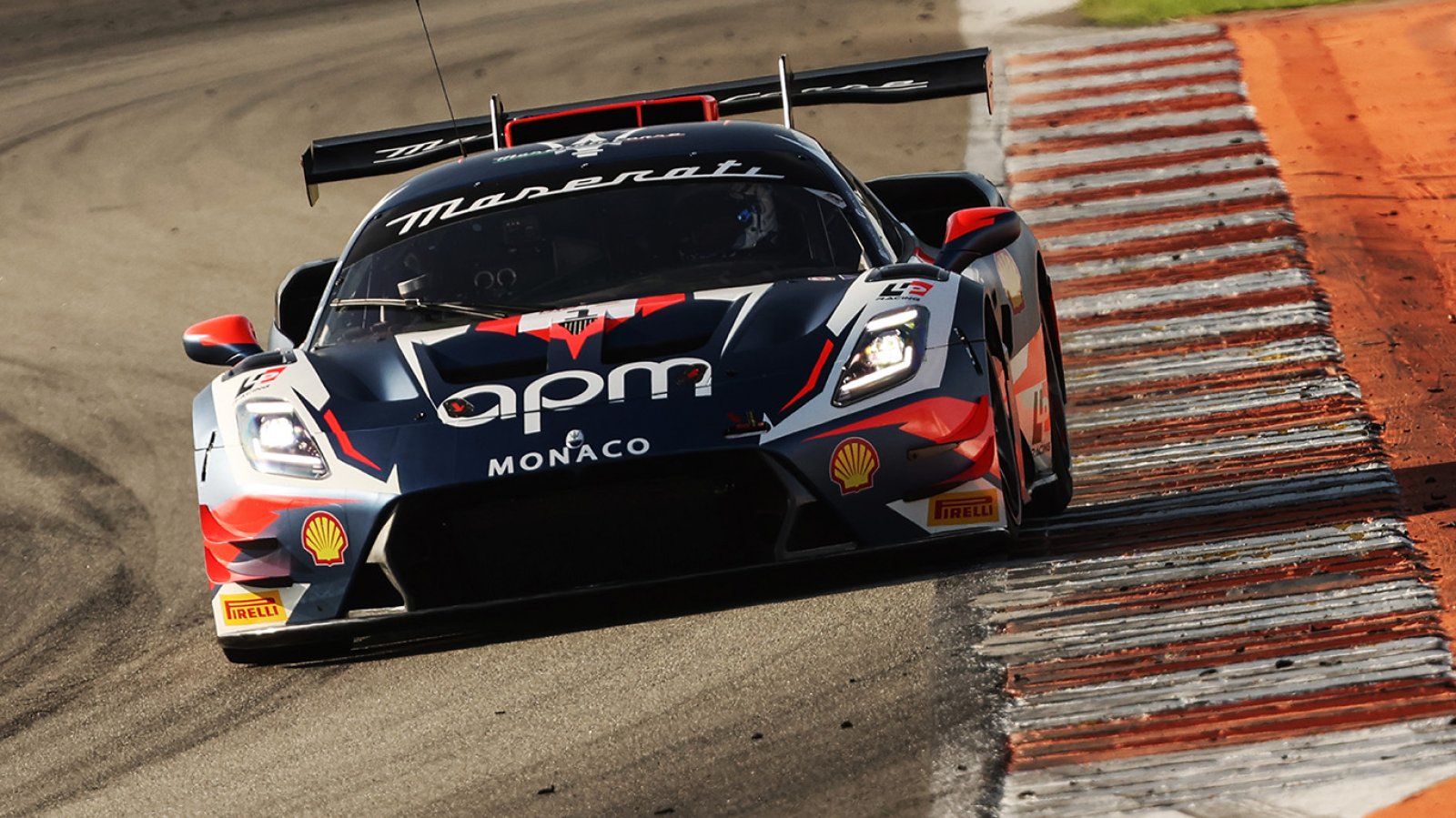 LP Racing and DINAMIC Motorsport share pole positions and crucial points at Valencia